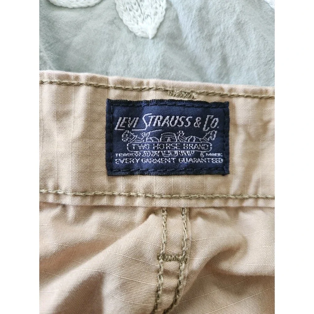 Levi Strauss & Co. Men’s Beige Cotton Cargo Shorts Two Horse 17